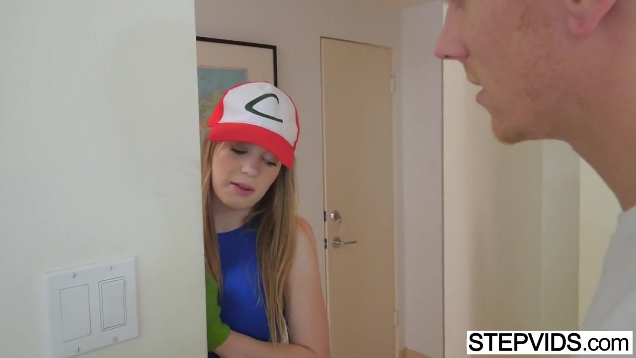 Nerd Dolly Leigh Fucks With Her Stepbro
