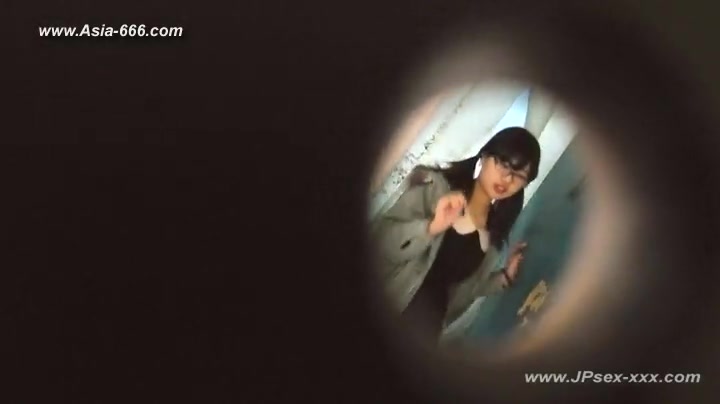 chinese girls go to toilet.22