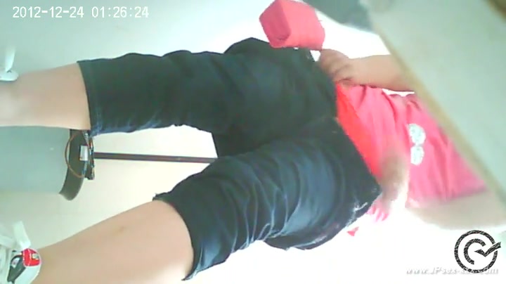 chinese girls go to toilet.16