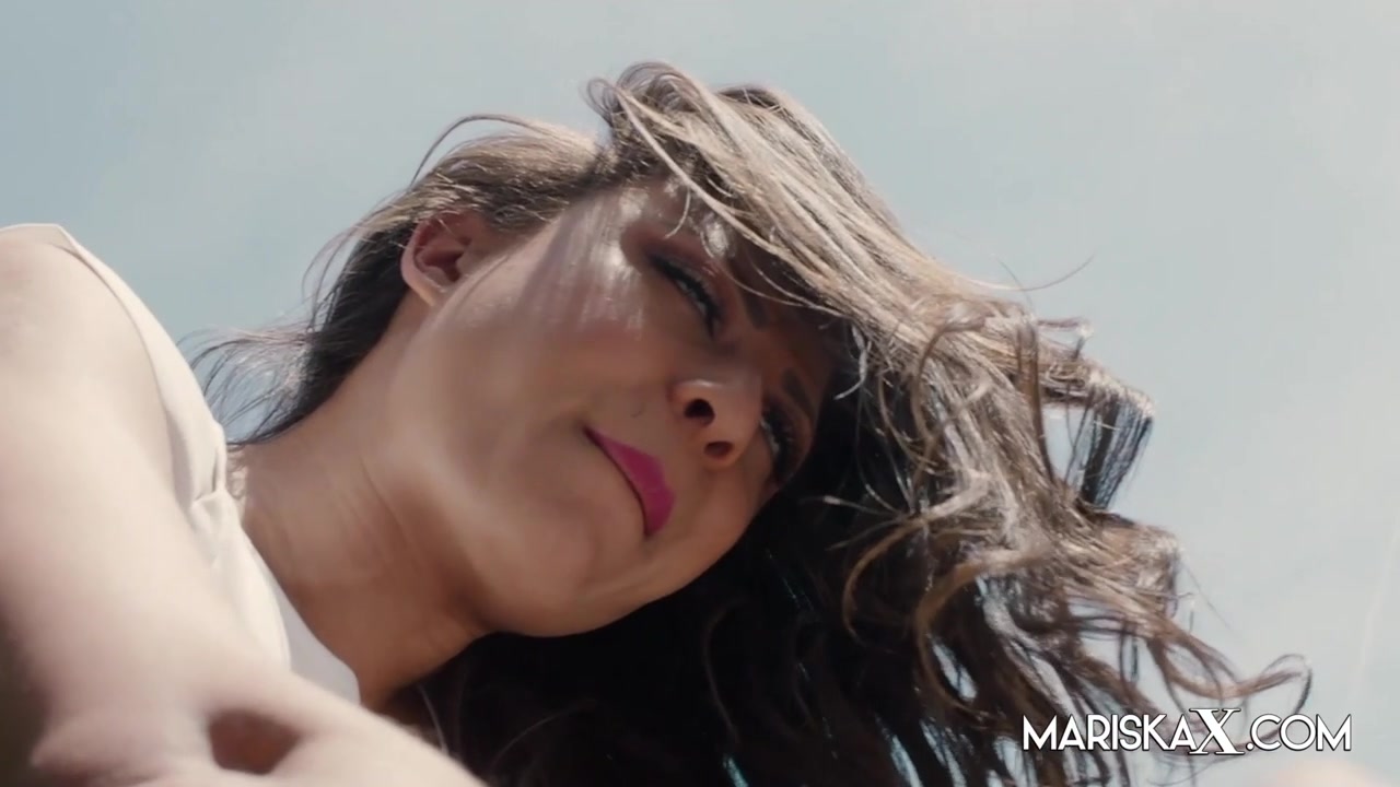 Hot Outdoor Sex With Cassie - MariskaX