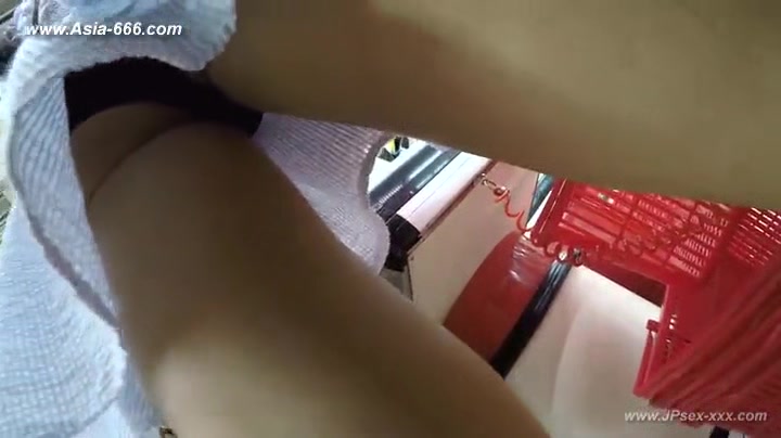 peeping chinese amateur upskirt.10