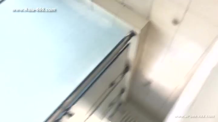 chinese girls go to toilet.60