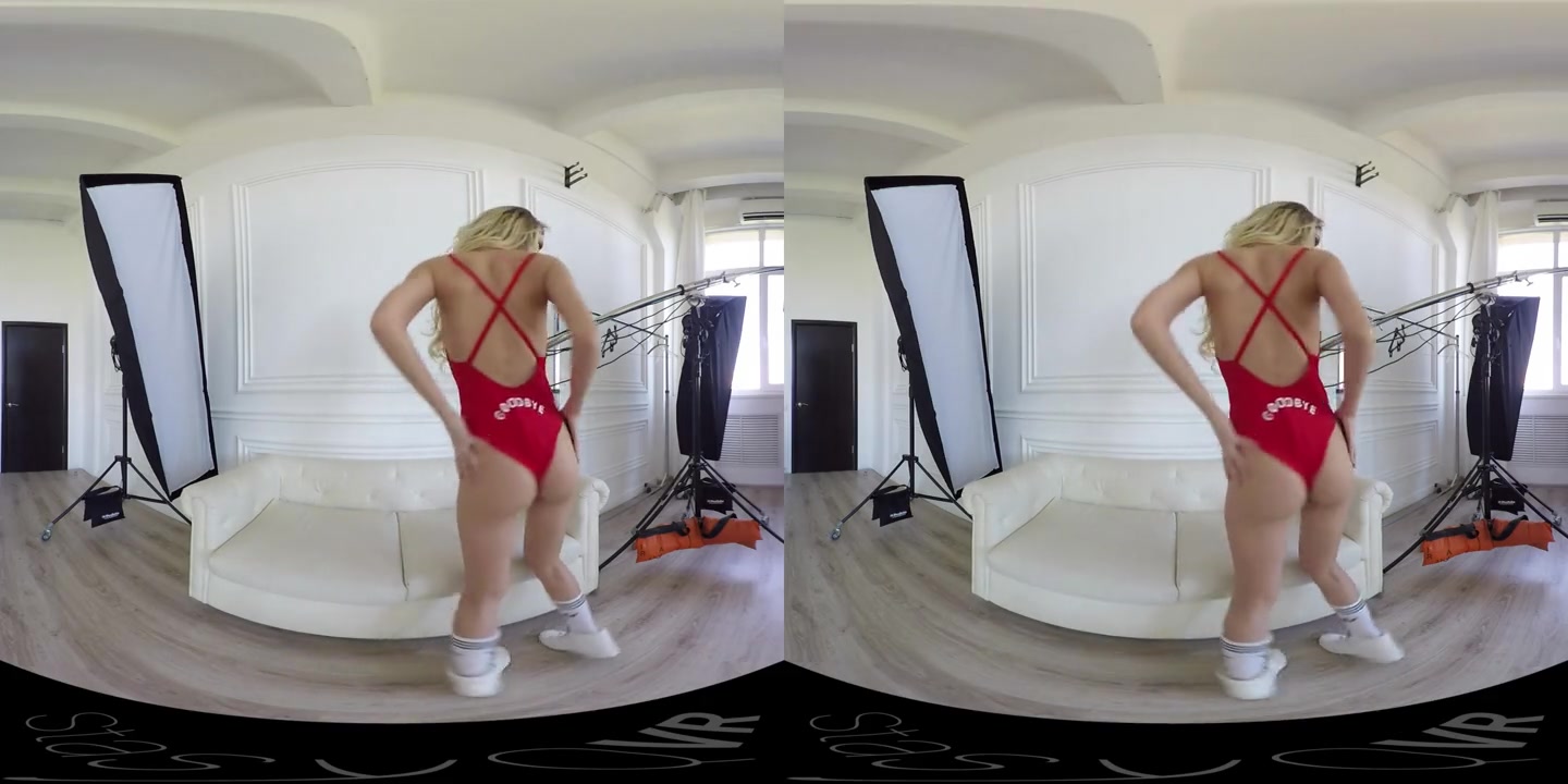 Stunning Blonde Strips Off Bathing Suit