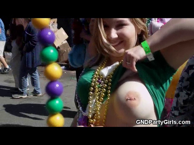 Blonde with nice nipples - GNDPartyGirls