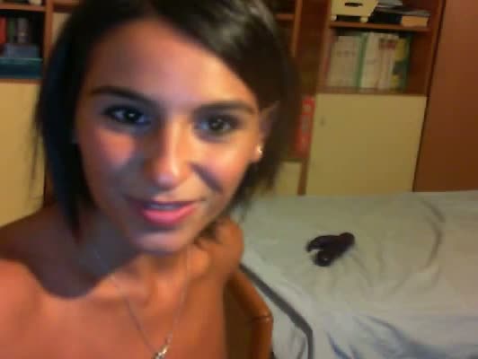Amateur gal eats cum for dessert