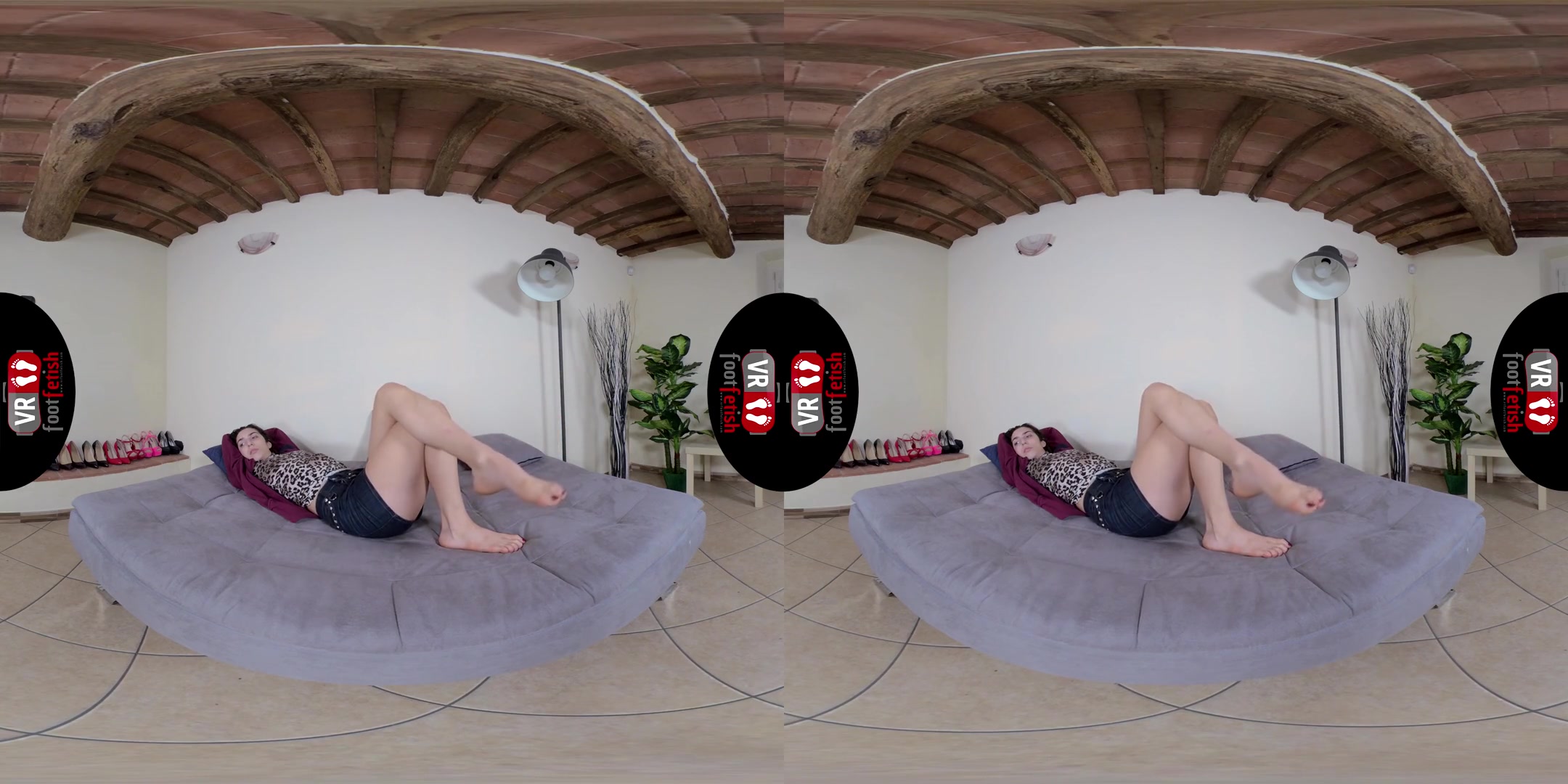 Barefoot Tecla Spreads Her Sexy Toes Apart Widely - Alt Girl Foot Fetish