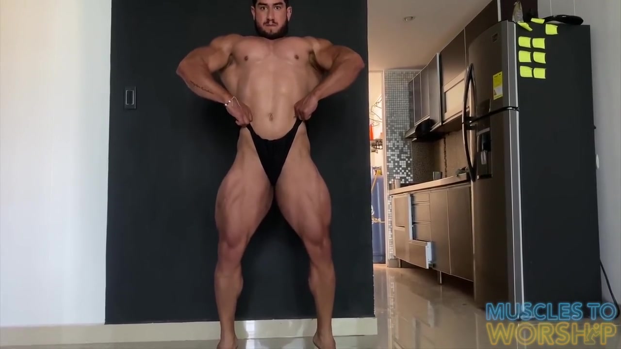 Massive Muscle Hunk Strips Down For Worship