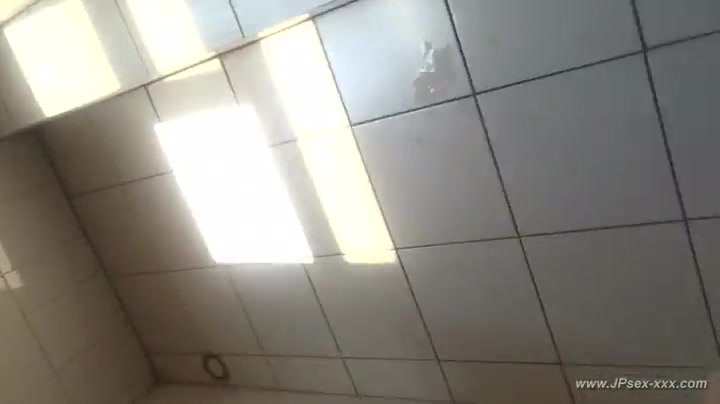 chinese girls go to the toilet.18