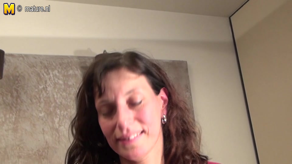 Naughty Housewife Playing And Sucking Cock - MatureNL