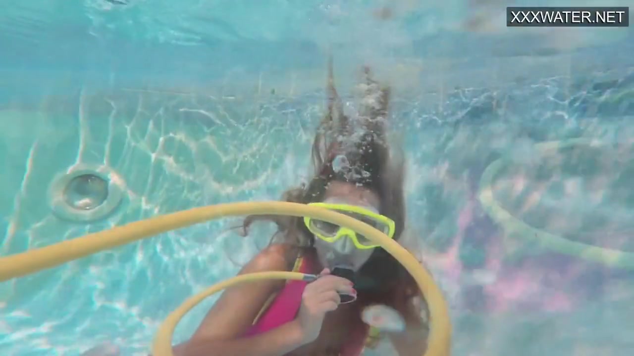 Platinum Blonde Irina Super Beauty Underwater