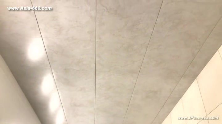 chinese girls go to toilet.136