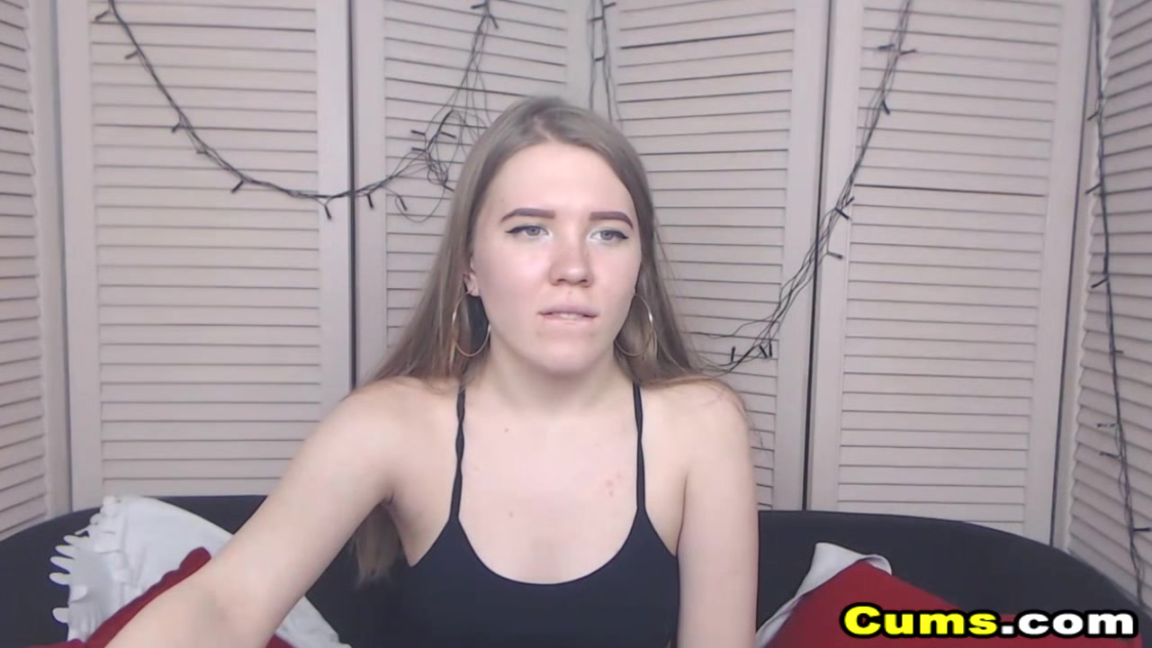 teen 18+ With Nipple Piercing Playing Her Pussy