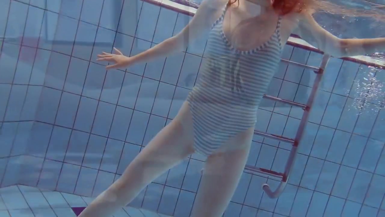 Hot Underwater Chick Libuse Naked And Hot