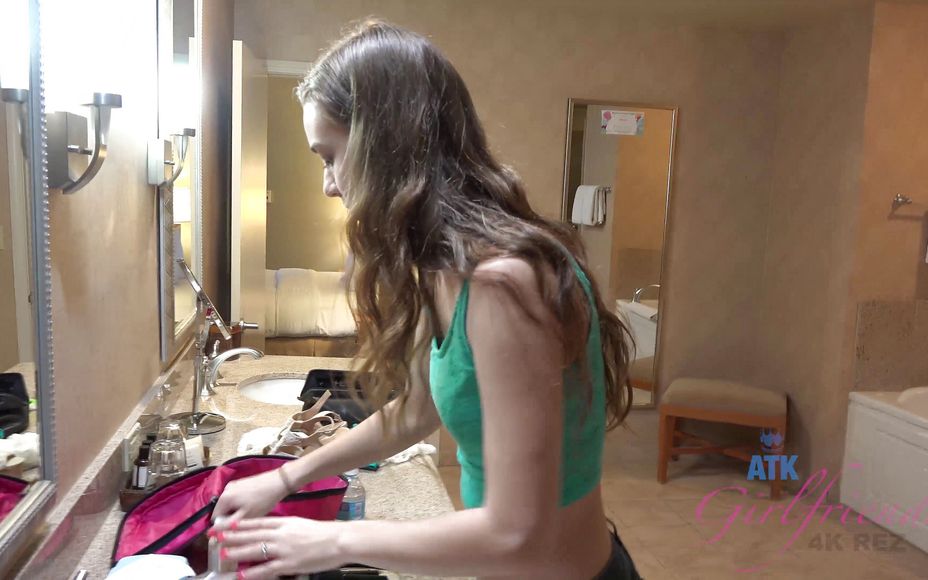 Virtual Vacation In Las Vegas With Cute Tali Dova 1/3