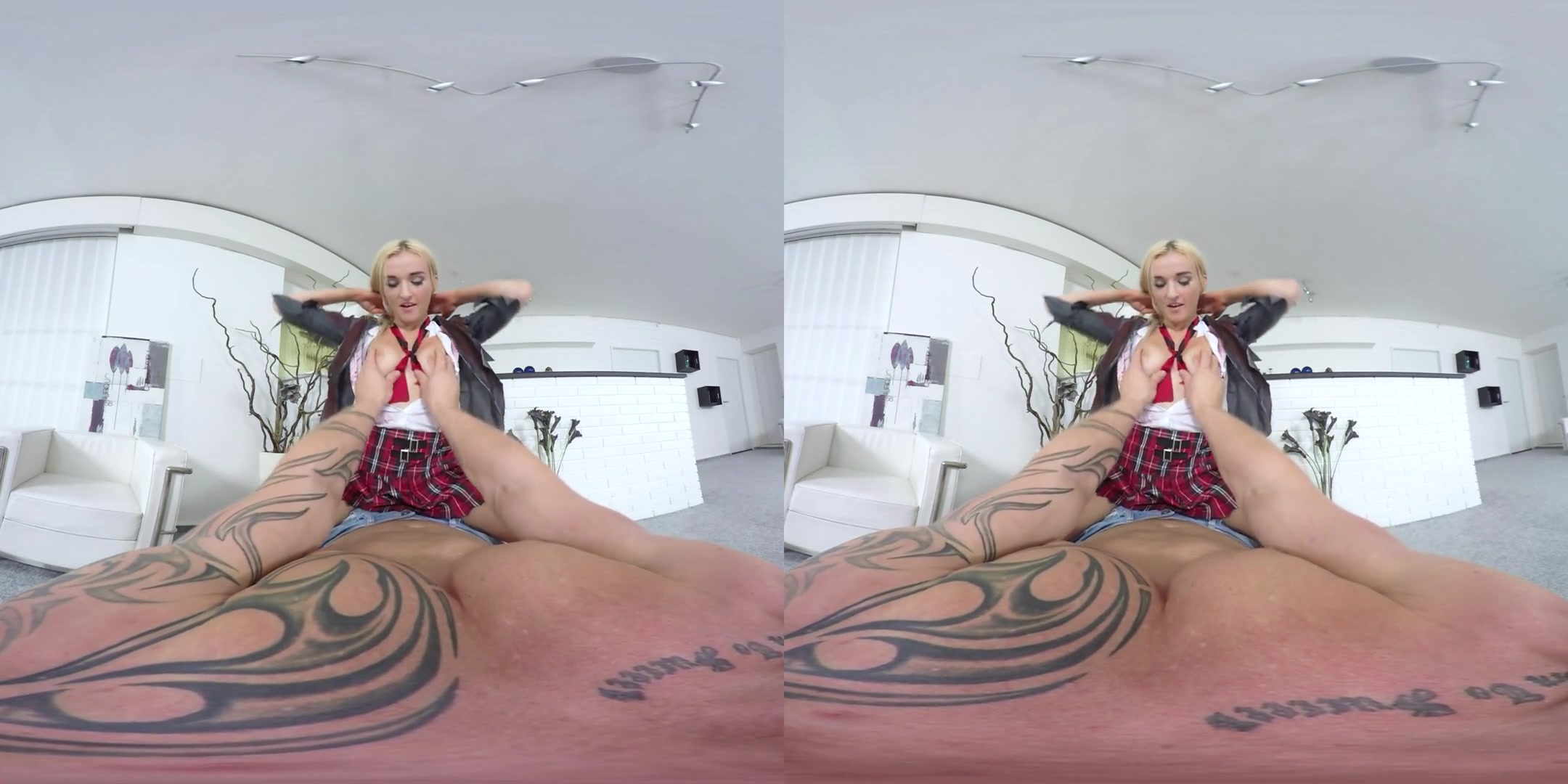 Daisy Lee in Hottie Works Over A Dude - TmwVRNet
