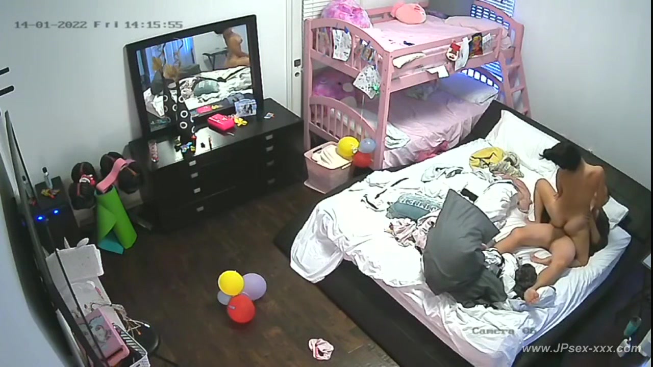 Hackers use the camera to remote monitoring of a lover's home life.599