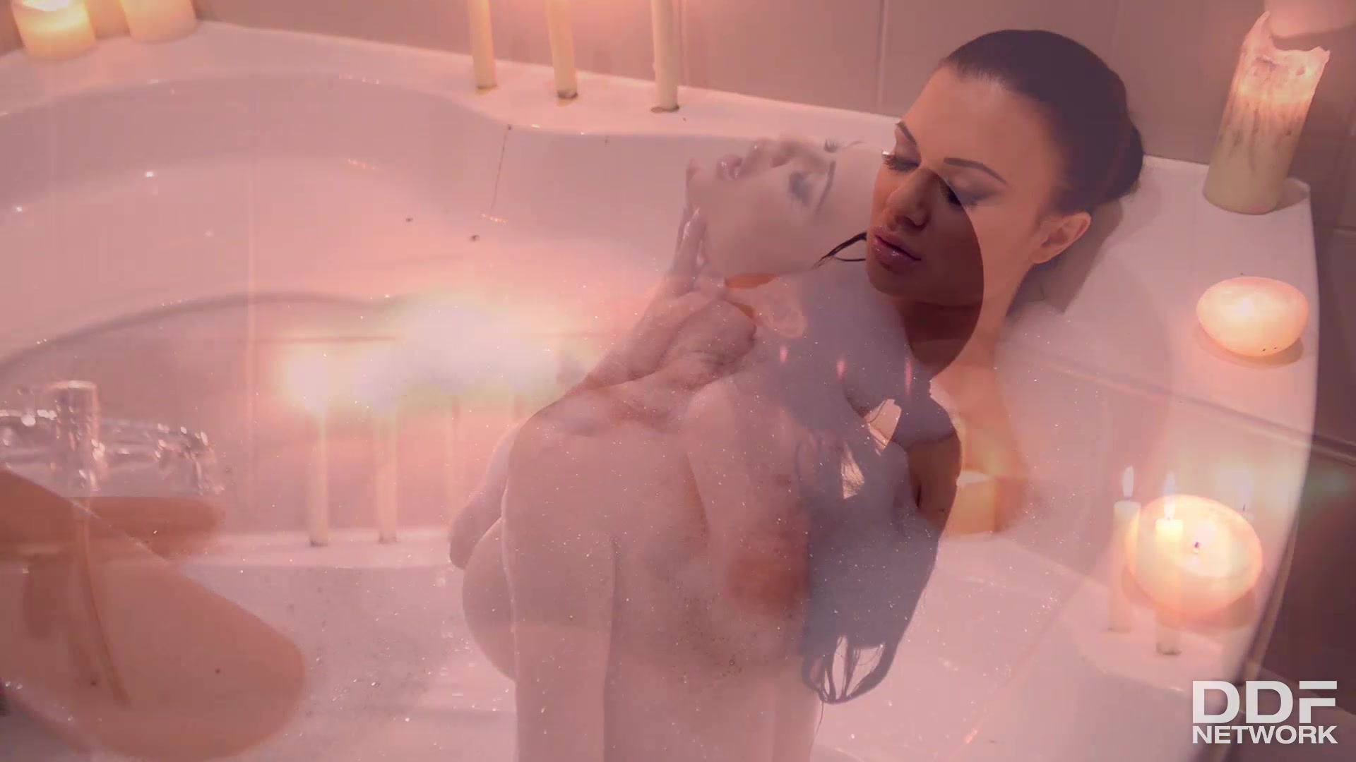 Tantalizer in the Tub - PornWorld