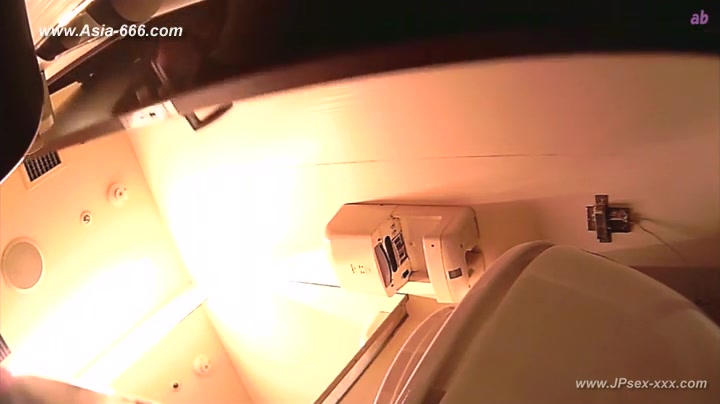 peeping Korean restaurant toilet.6