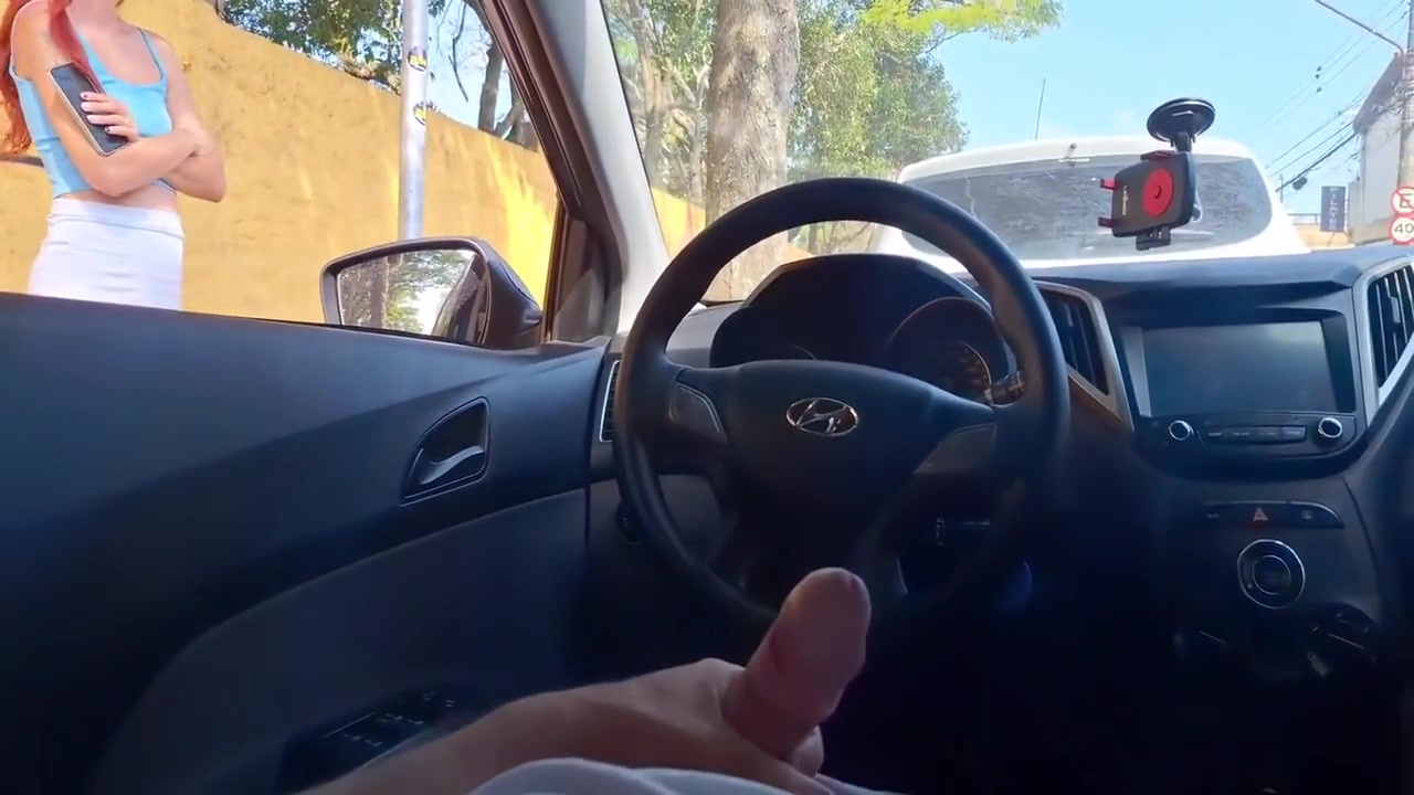Punheta Arriscada Para Safada Na Rua Que Estava No Ponto De Onibus! - Ator Zegalinha
