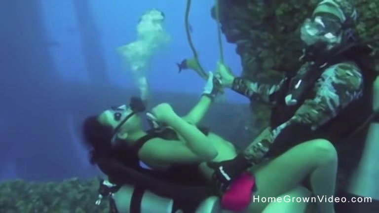 Mickaela And Lars Do Underwater Hardcore - Mickaela And Lars Do Underwater Hardcore