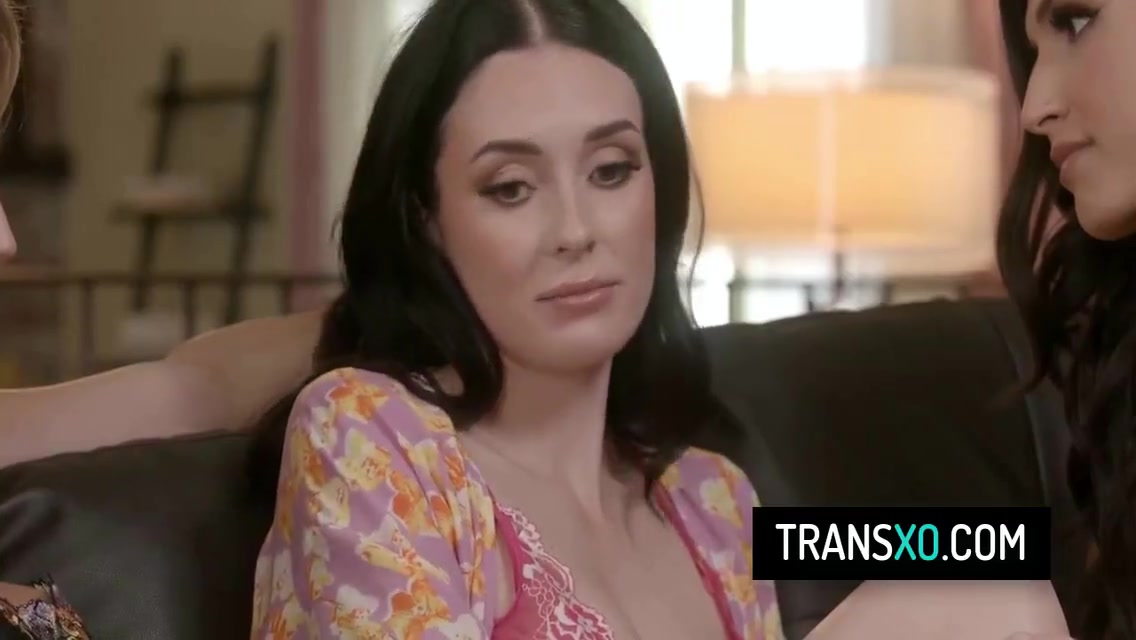 Zariah Aura, Jade Venus And Lottie Lovelace In Lesbian In Training