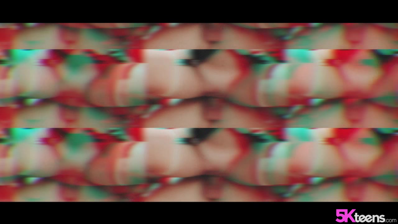 Smear It On Her Face - 5KPorn
