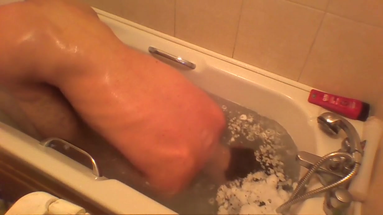 Skinny teen 18+ Gives Him Self A Good Wash In His Bath Tub