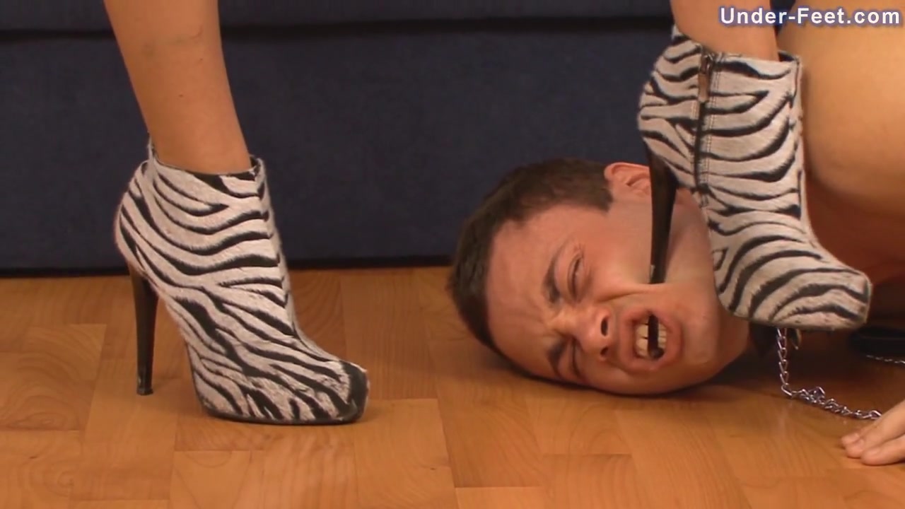 Under-Feet Video: Melissa