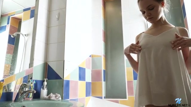 Nicolle in Sexy Shower - Nubiles