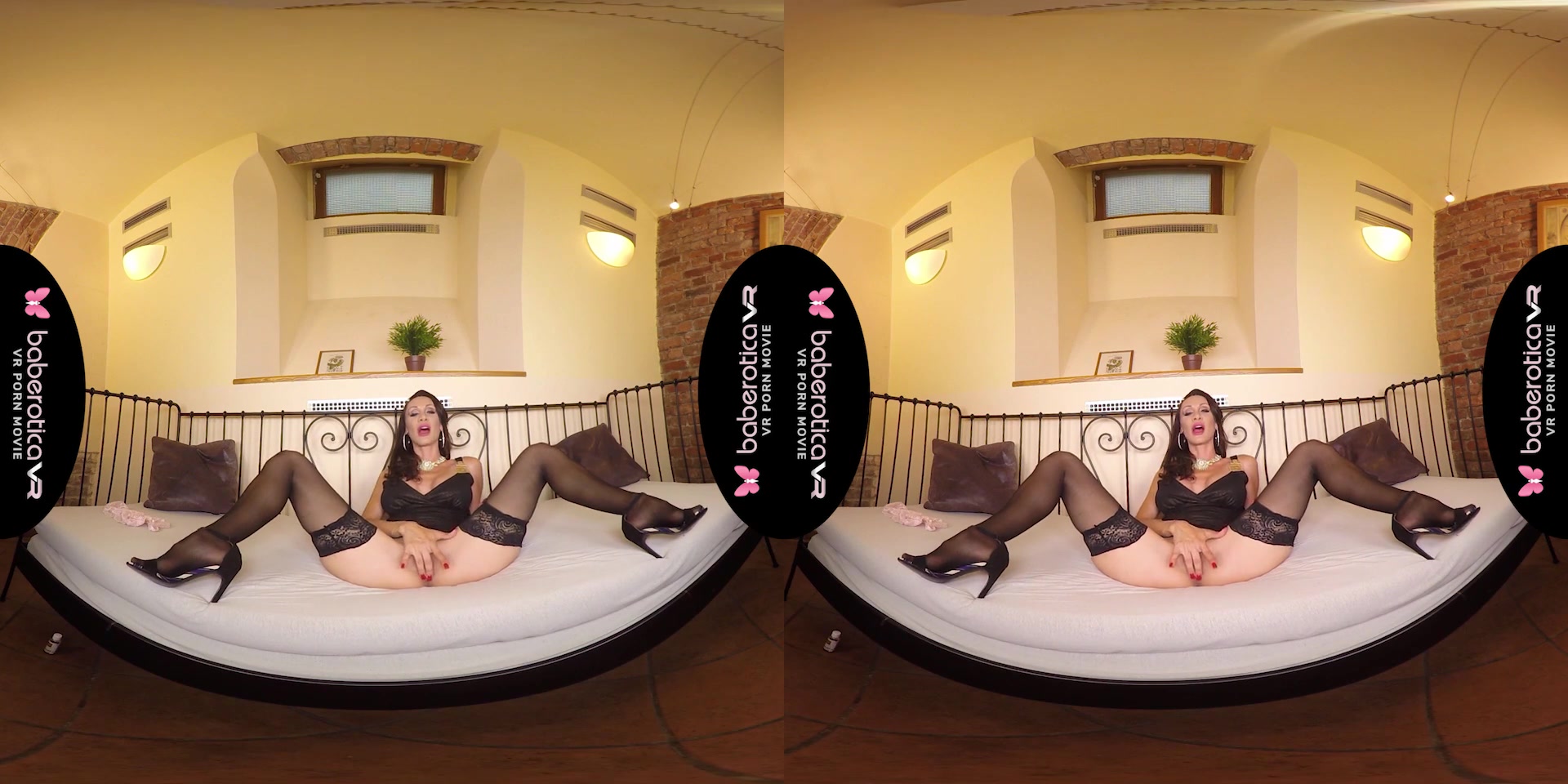 Cynthia Velonshas come to visit with a glass dildo. - BaberoticaVR