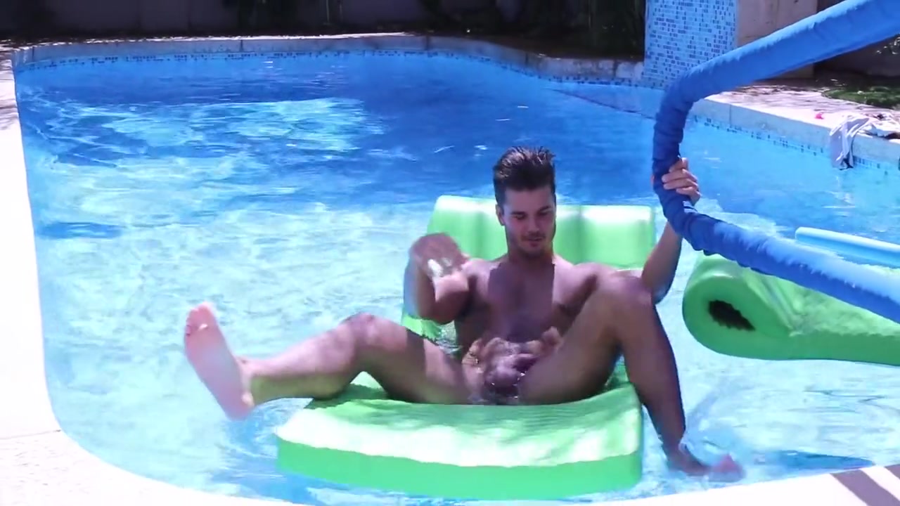 Clark Bates In Jerks Off And Wants To Be Uncut