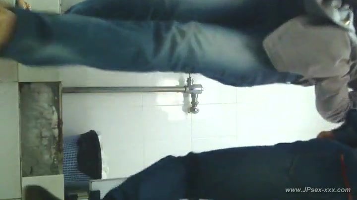 ###ping chinese girl go to public toilet.1