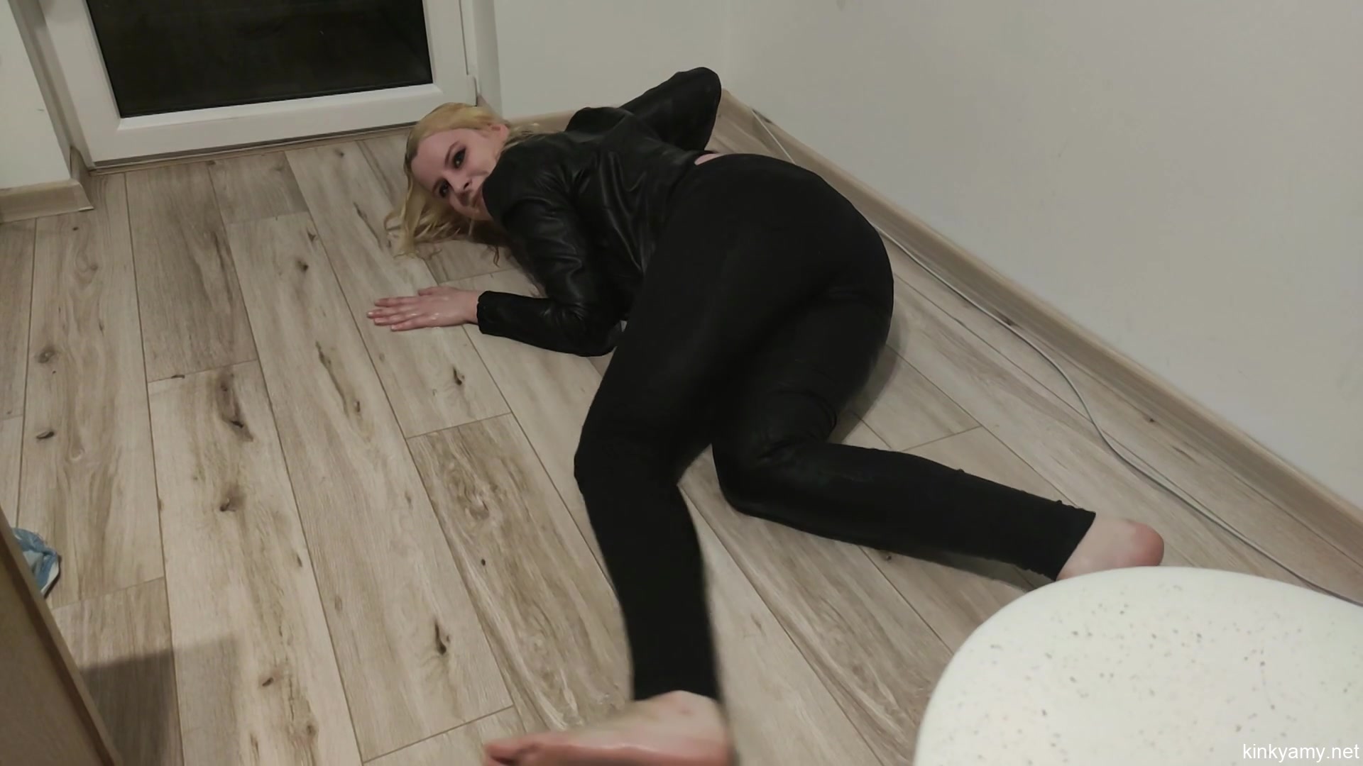 Wetting Jeans Golden Shower And Playing - Kinky Amy