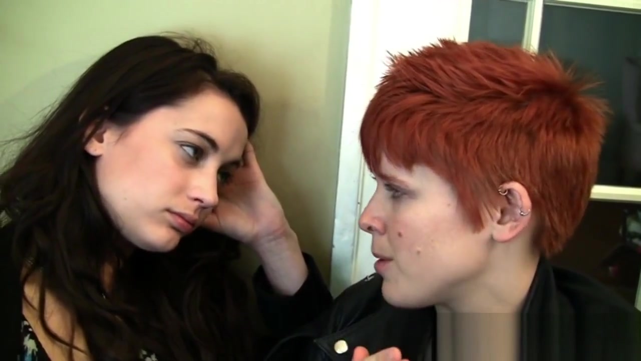 Lesbo babes muff diving by Lovingredheads