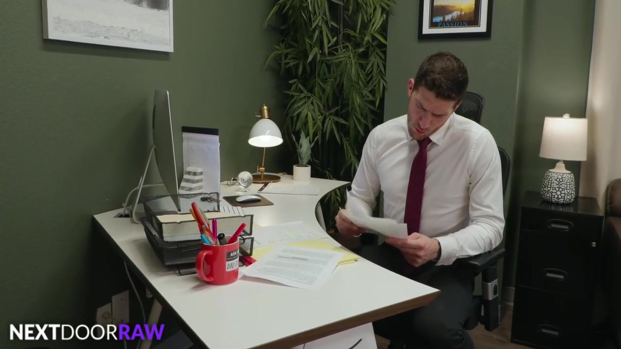 Damian Night And Ty Roderick In Stressed Muscly Boss Rams Stud Employee