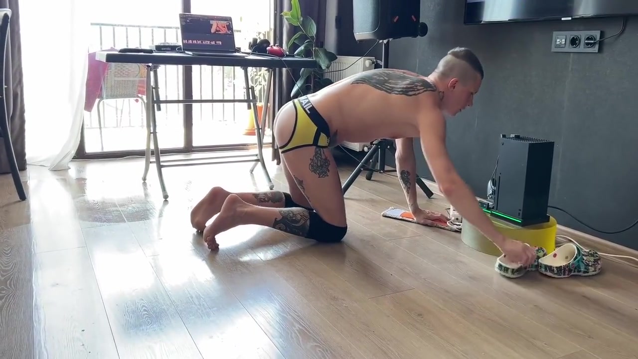 Twink Cleans Naked While His Stepfather Is Not Home - 561