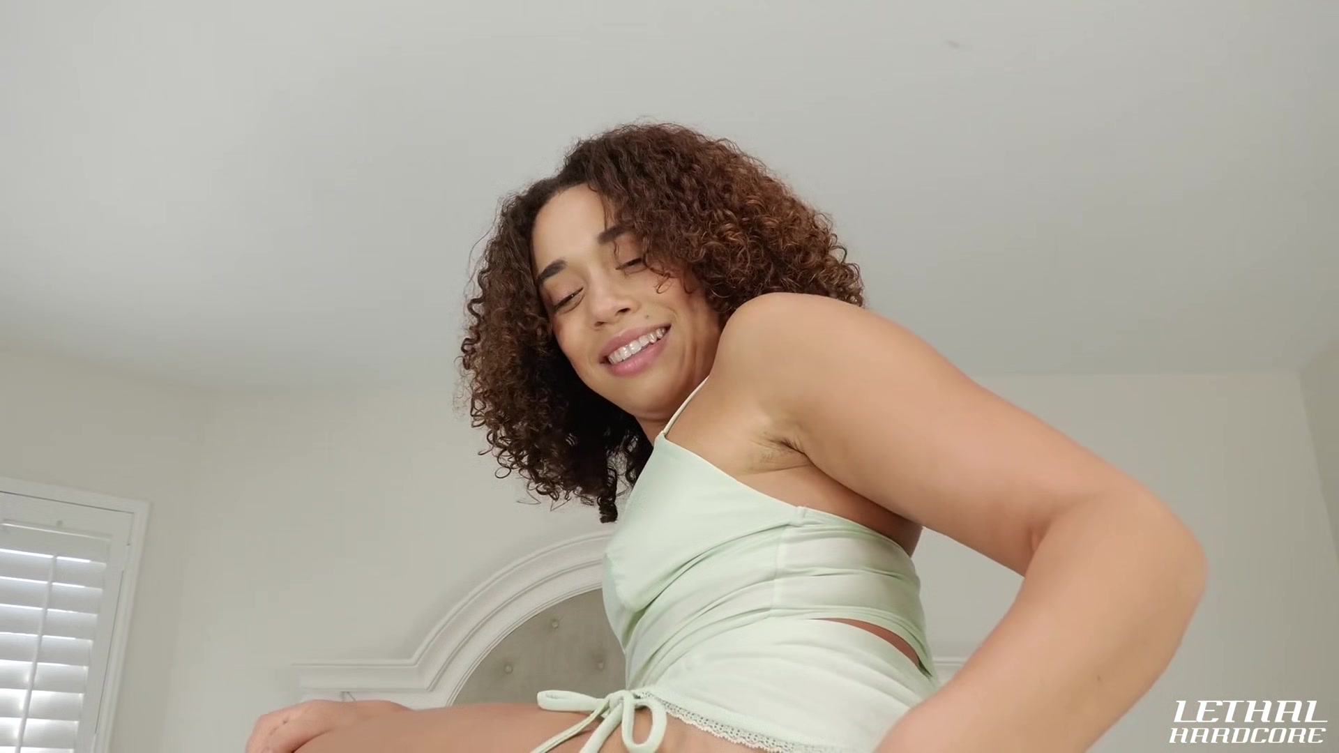 Willow Twerks Her Thicc Rump On Cock