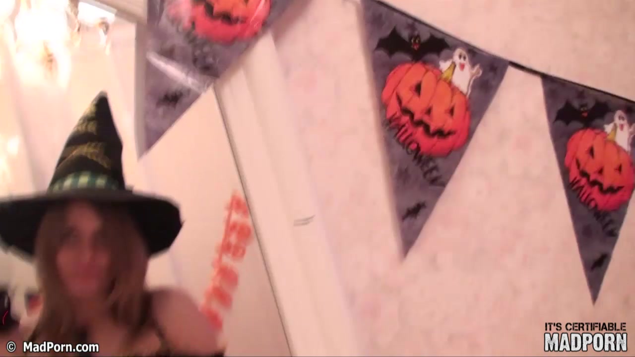 Leona Halloween - MadPorn