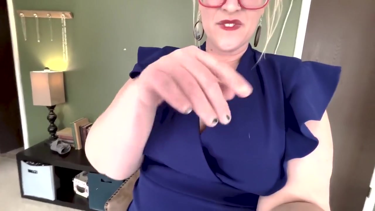 Giantess Alice Plays With You In The Air Before Swallowing You Whole And Digesting Through Her Body