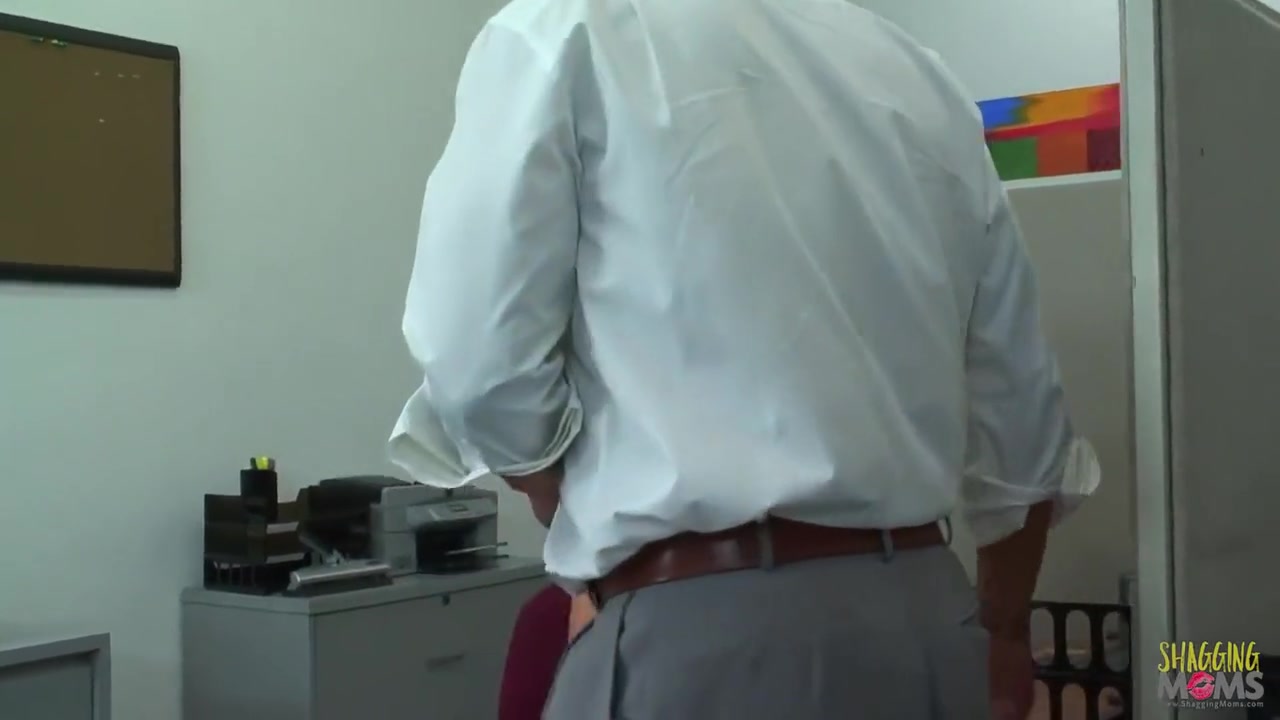 Big Butt Milf With Glasses And Tattoos Receives A Cumshot On Her Tongue