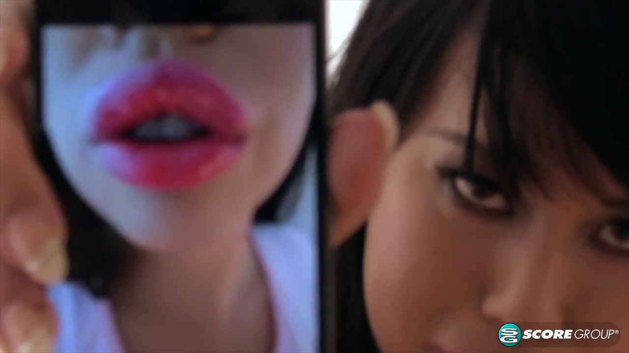 Tigerr Takes Titillating Tit Selfies - ScoreLand