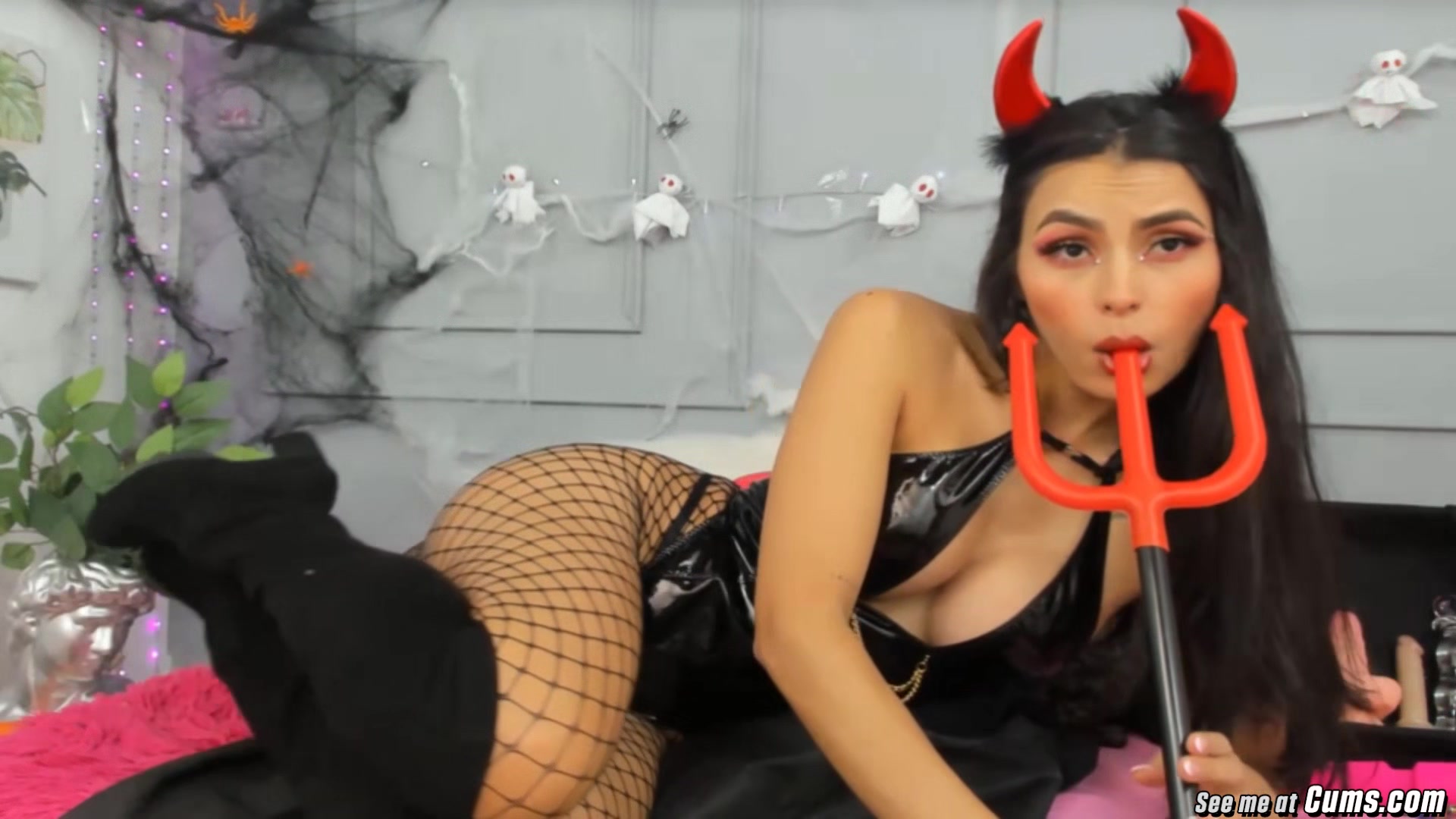 Kinky Fem Domme Mistress Sucks Big Dildo