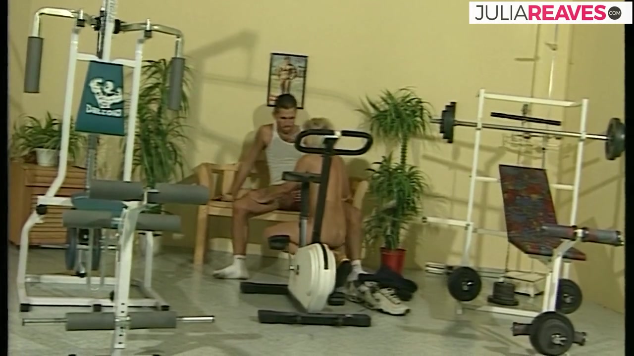 In The Gym The Granny Got Really Horny - DeutscheOmas