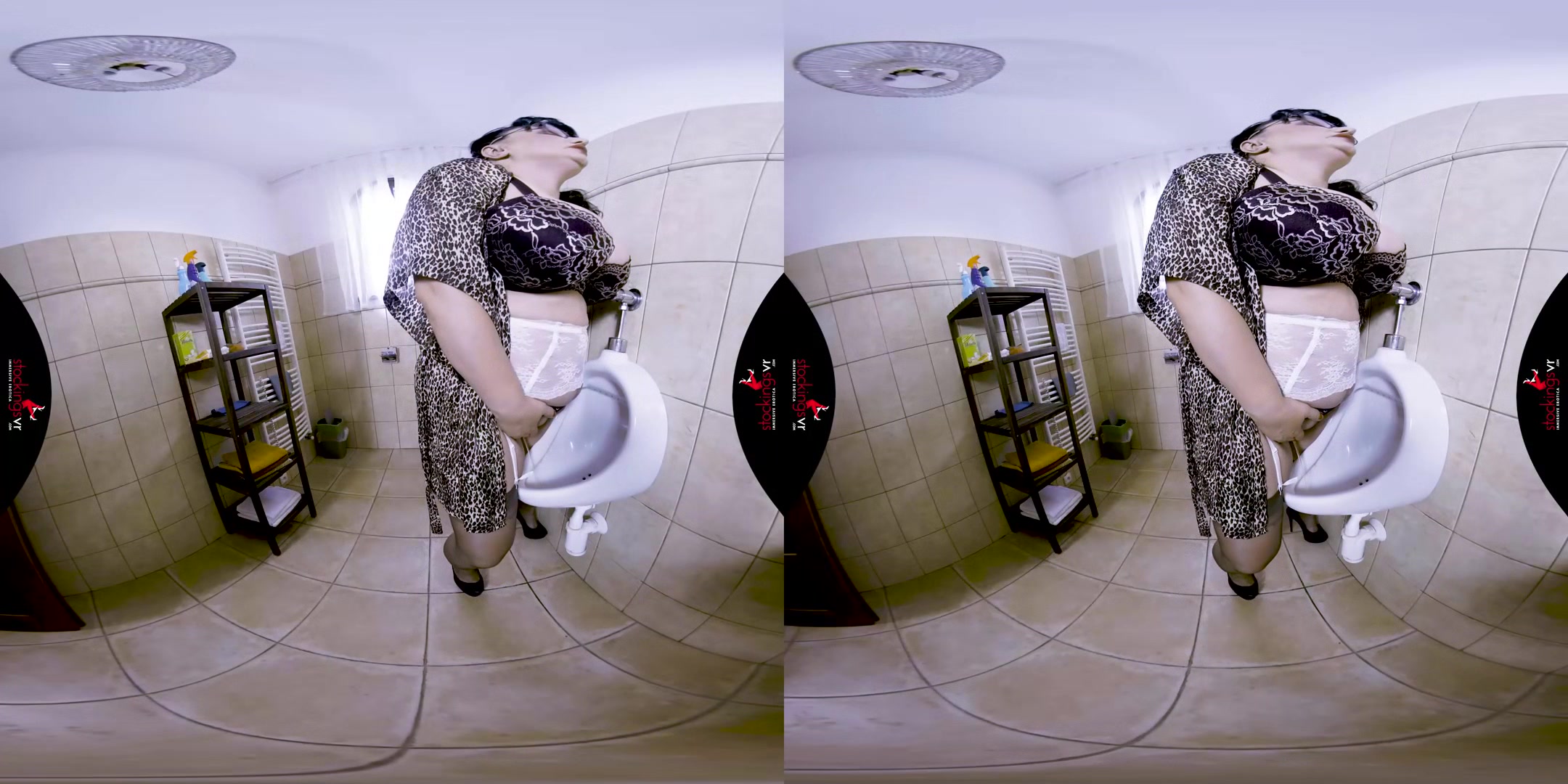 Pissing starring Mistress Sarah