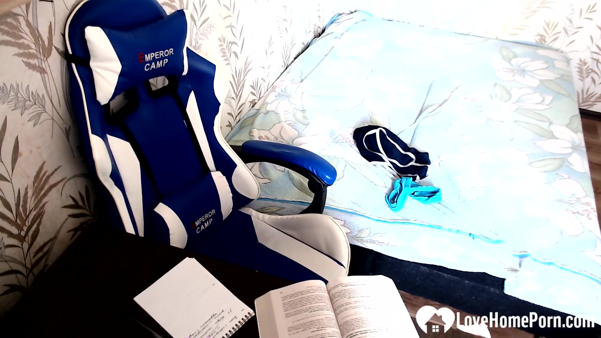 Gamer girl spreads her legs for a solo