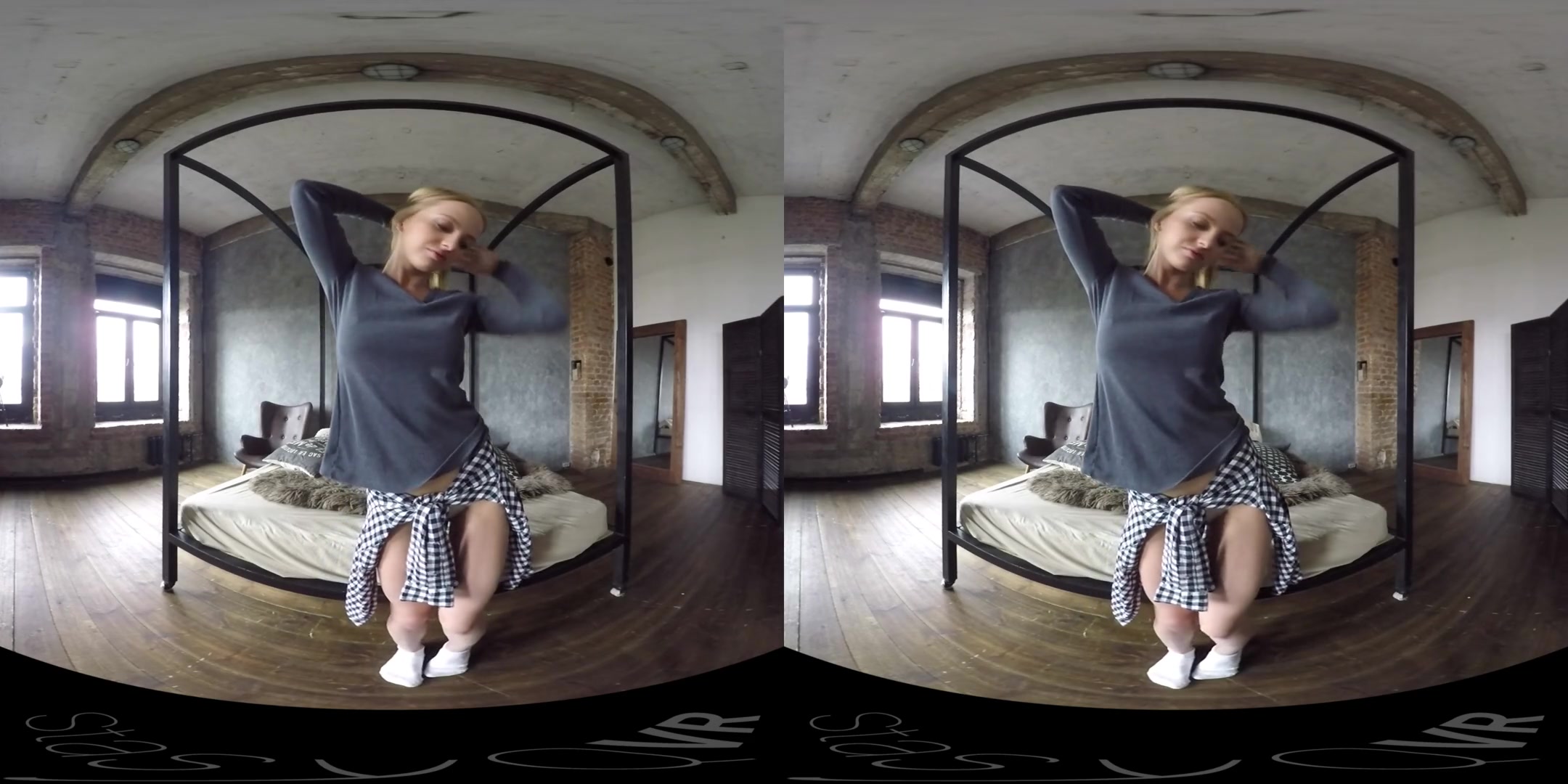 Blonde Dances and Strips - StasyQVR