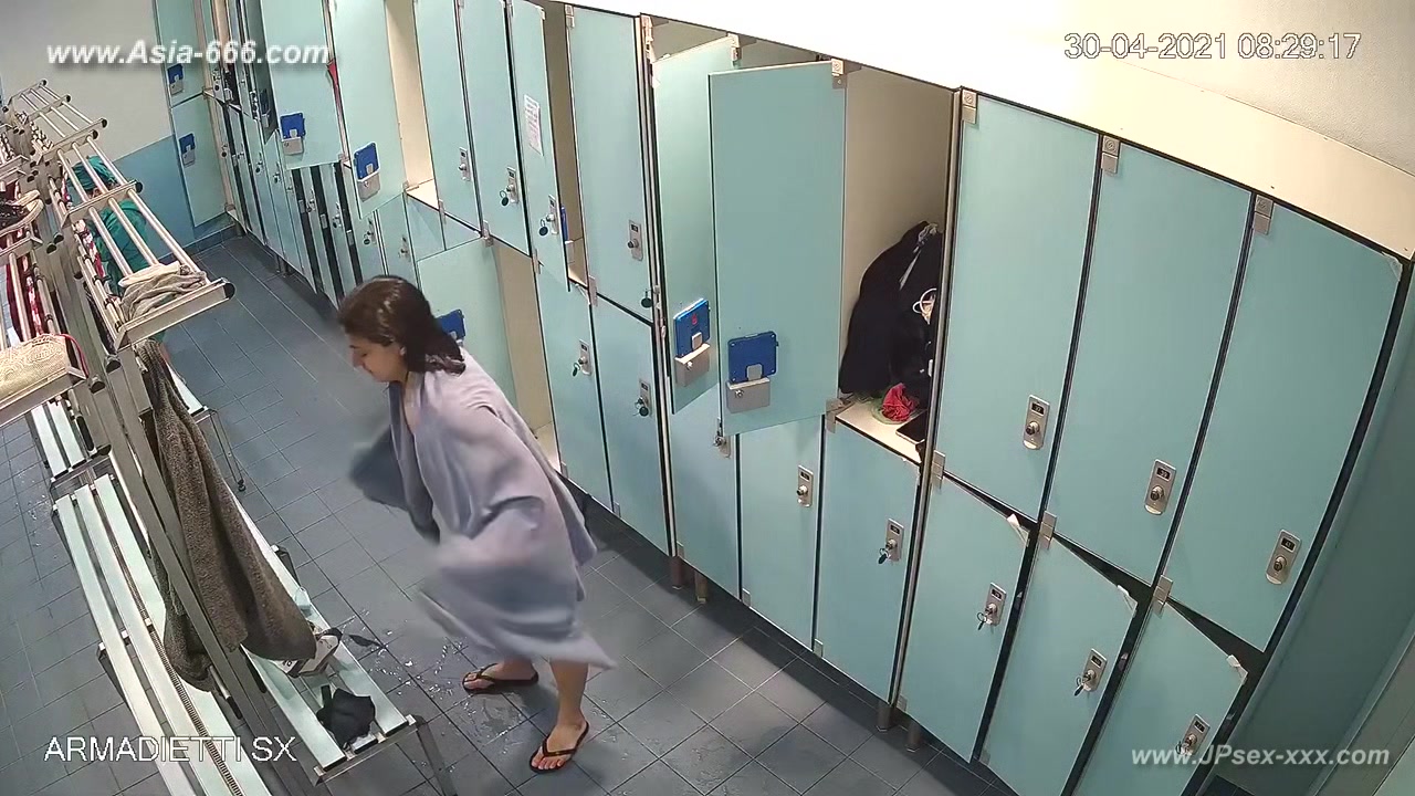 blonde changeroom.31