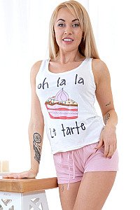 Alexa Lo