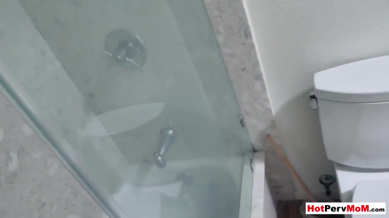 Milf Stepmom Shows Her Footjob Technique And Fucks Me