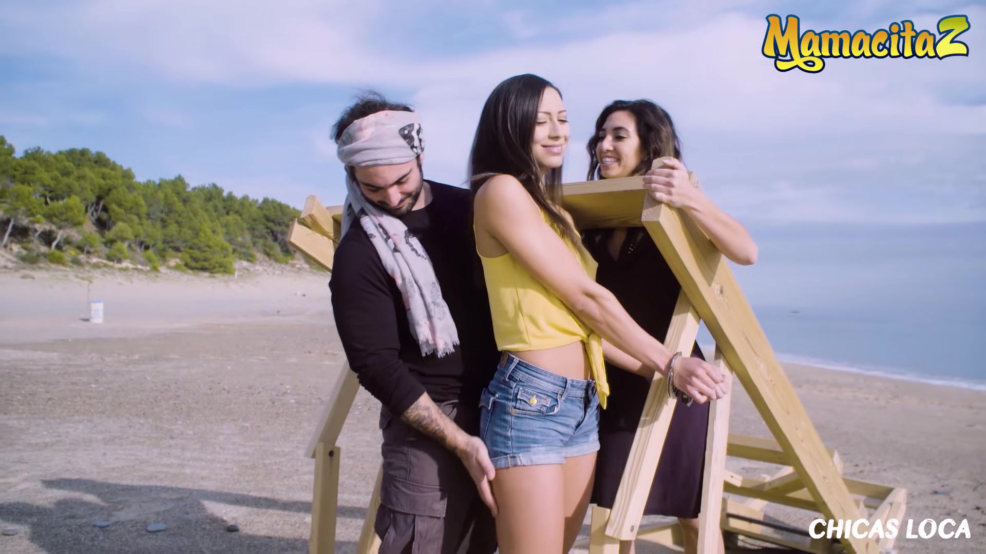 MAMACITAZ - #Frida Sante #Cassie Del Isla #Miguel Zayas - Threesome Fun By The Beach With A Sexy French Babe And Her BFF